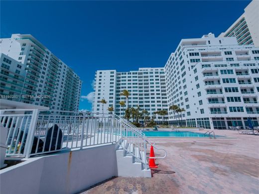 Residential complexes in Miami Beach, Miami-Dade