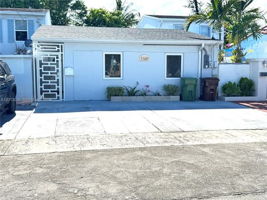Townhouse - Hialeah, Miami-Dade County