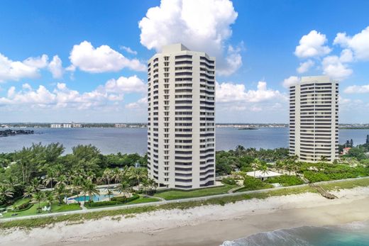 Residential complexes in Palm Beach Shores, Palm Beach