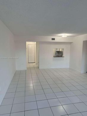 Residential complexes in Miami Gardens, Miami-Dade