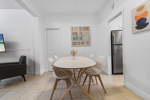 Residential complexes in Miami Beach, Miami-Dade