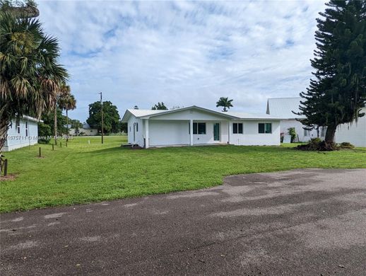 Villa in Moore Haven Trailer Park, Glades County