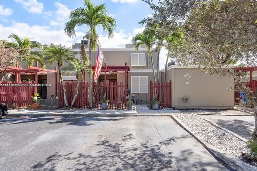 Townhouse - Pembroke Pines, Broward County