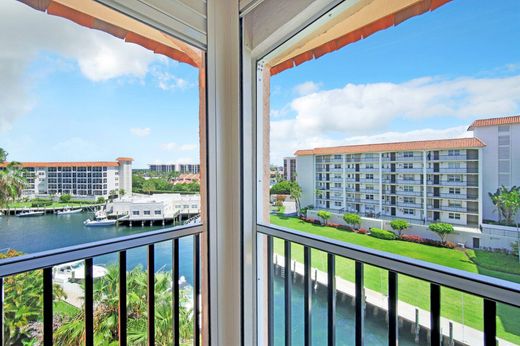 Residential complexes in Boca Raton, Palm Beach