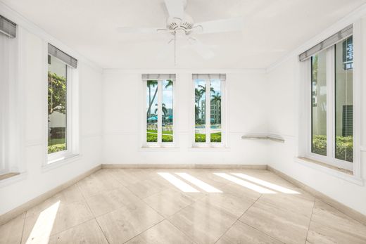 Residential complexes in Boca Raton, Palm Beach