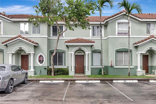 Residential complexes in Homestead, Miami-Dade