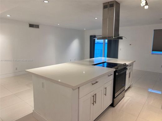 مجمع شقق ﻓﻲ North Bay Village, Miami-Dade County