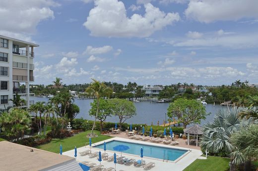 Residential complexes in South Palm Beach, Palm Beach