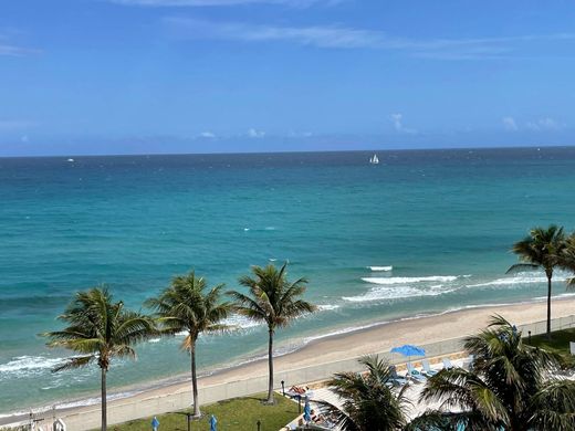 Residential complexes in Palm Beach Shores, Palm Beach