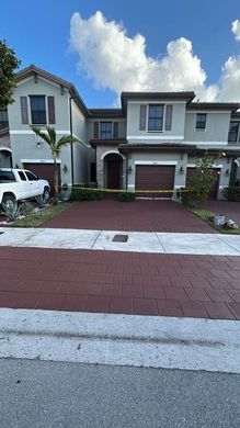 Townhouse in Hialeah, Miami-Dade