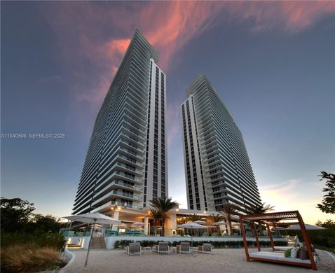 Residential complexes in North Miami Beach, Miami-Dade