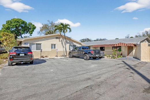 Residential complexes in Fort Lauderdale, Broward County