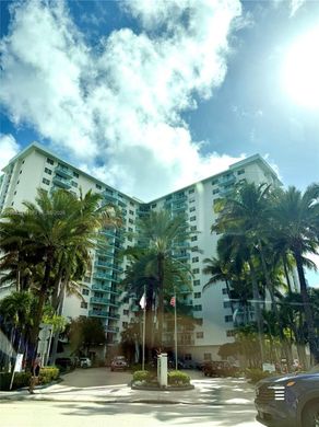 Residential complexes in Hollywood, Broward County