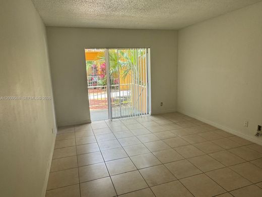Жилой комплекс, Hialeah, Miami-Dade County