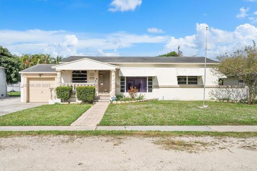 Villa in Hialeah, Miami-Dade County