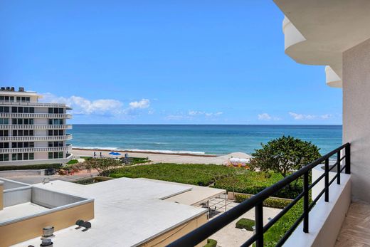 Residential complexes in Palm Beach, Florida