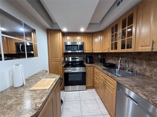 Residential complexes in Hallandale, Broward County