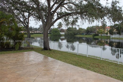 Villa - Pembroke Pines, Broward County