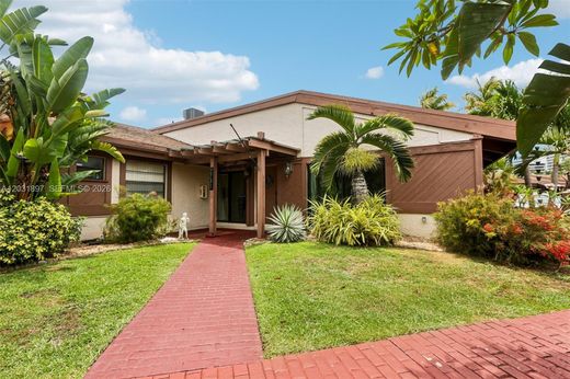Villa in Hallandale, Broward County