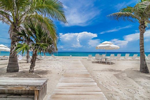 Residential complexes in Palm Beach, Florida