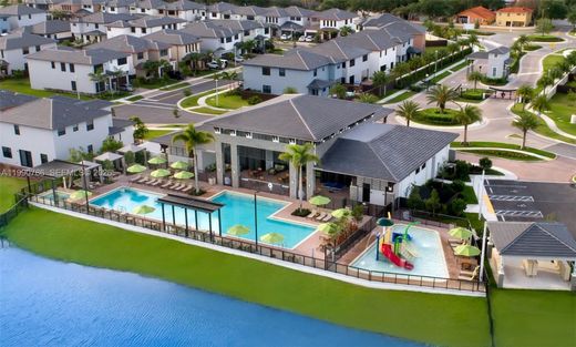 Townhouse - Miami Lakes, Miami-Dade County