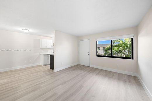 公寓楼  Hialeah, Miami-Dade County