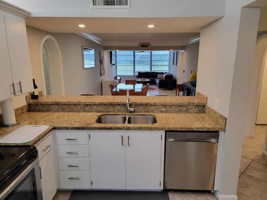 Residential complexes in West Palm Beach, Palm Beach