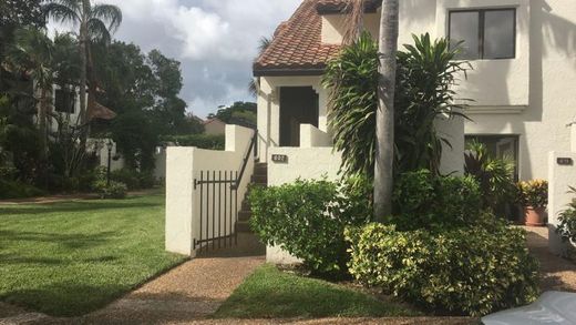 Residential complexes in Boca Raton, Palm Beach