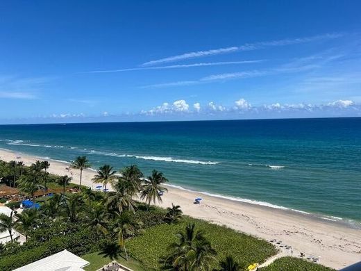 Residential complexes in Highland Beach, Palm Beach