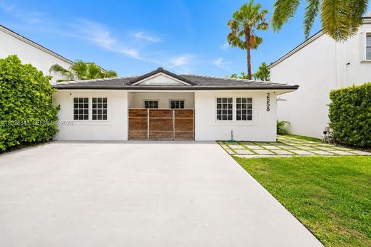 Villa Aventura, Miami-Dade County
