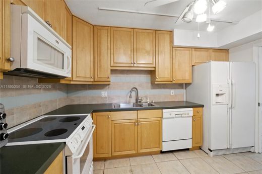 Residential complexes in Pompano Beach, Broward County