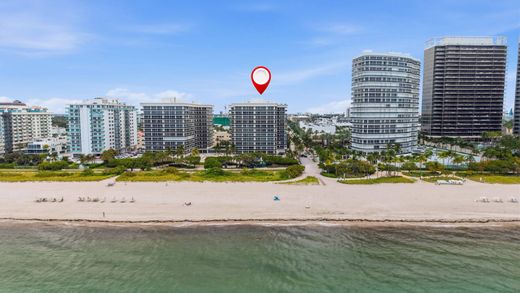 Residential complexes in Surfside, Miami-Dade