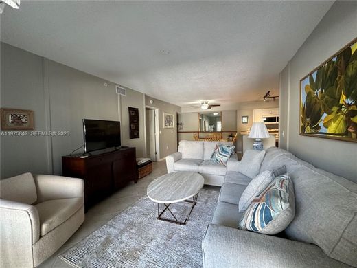 Residential complexes in Tequesta, Palm Beach