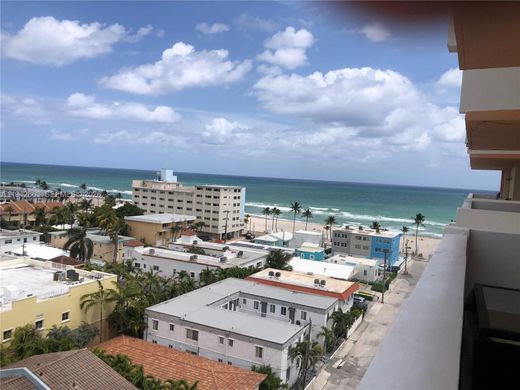 Residential complexes in Hollywood, Broward County