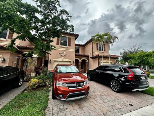 Casa adosada en Hialeah, Miami-Dade County