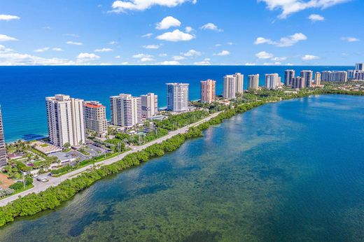 Residential complexes in Palm Beach Shores, Palm Beach