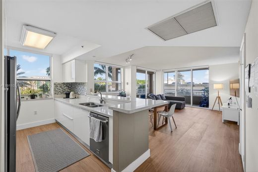 Kamienica w Aventura, Miami-Dade County