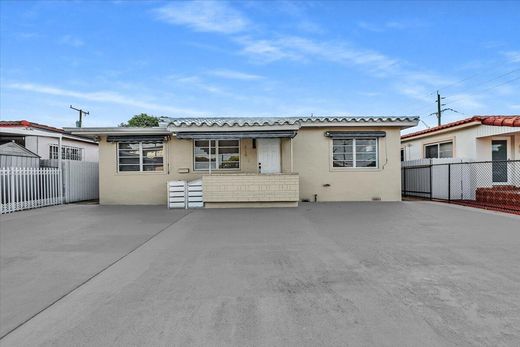 Villa - Hialeah, Miami-Dade County