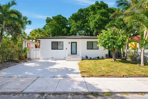 Вилла, Miami Heights Trailer Park, Miami-Dade County