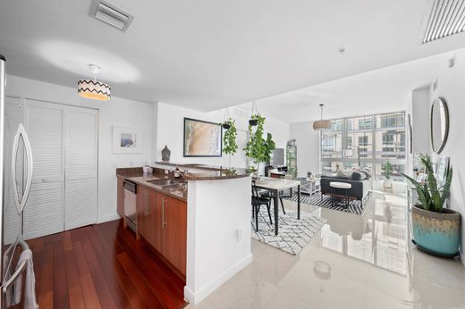 マイアミ, Miami-Dade Countyのアパートメント・コンプレックス