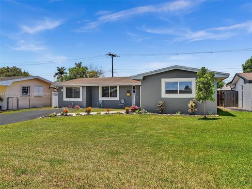 Villa in Pembroke Pines, Broward County