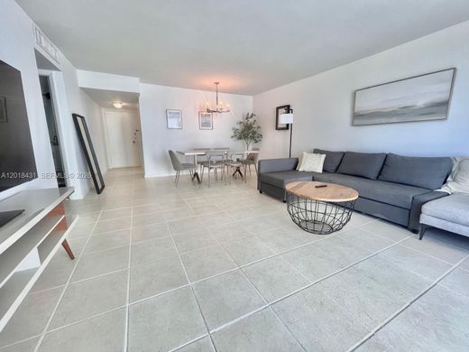 Residential complexes in Miami Beach, Miami-Dade