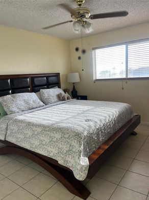 Жилой комплекс, Hialeah, Miami-Dade County