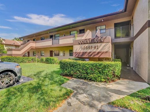 Residential complexes in Coral Springs, Broward County