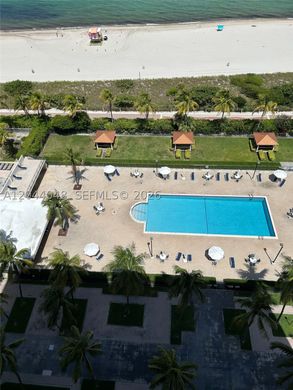 Residential complexes in Miami Beach, Miami-Dade
