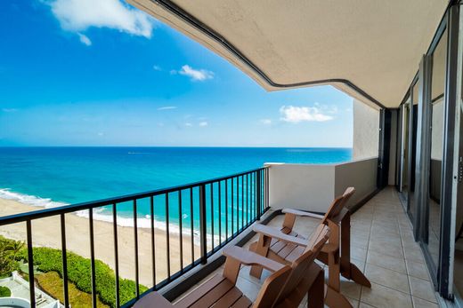 Residential complexes in Palm Beach Shores, Palm Beach