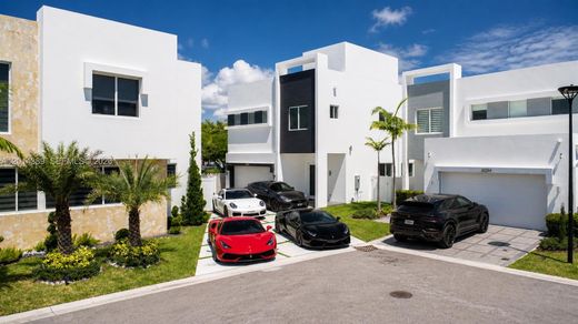 Villa - Doral, Miami-Dade County