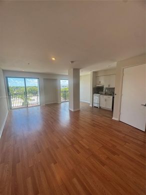 مجمع شقق ﻓﻲ South Miami, Miami-Dade County