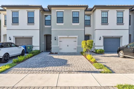 Townhouse in Oakland Park, Broward County