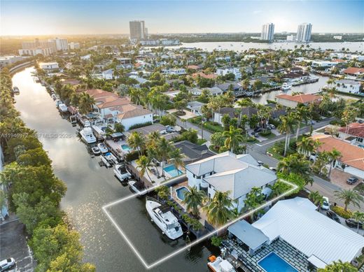 Villa in Eastern Shores, Miami-Dade County